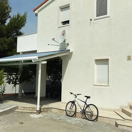 Nautica Jersani Apartment Murter
