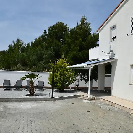 Apartment Nautica Jersani *